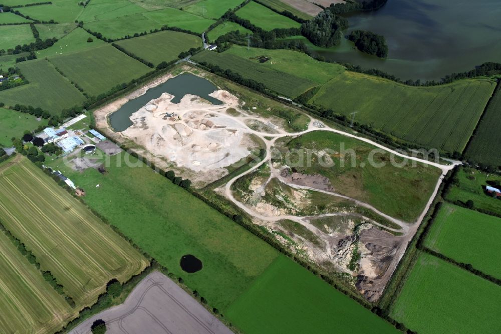 Aerial photograph Oeversee - Site and tailings area of the gravel mining of the Gonde Clausen Kies- und Betonwerk Oeversee GmbH at the Sankelmarker lake in Oeversee in the state Schleswig-Holstein