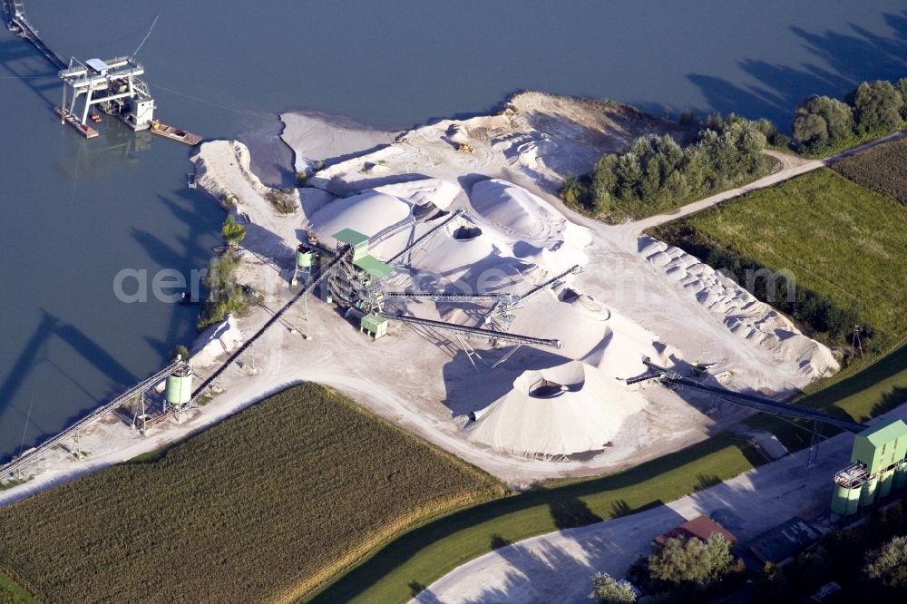 Aerial image Hagenbach - Site and tailings area of the gravel mining WOLFF & MUeLLER Baustoffe in Hagenbach in the state Rhineland-Palatinate