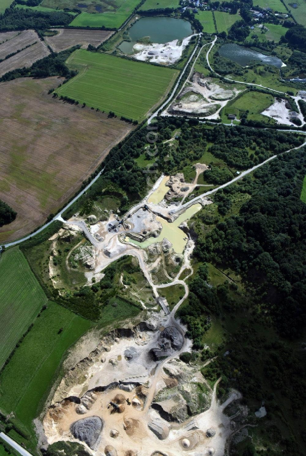 Aerial photograph Oeversee - Site and tailings area of the gravel minings of the Gonde Clausen Kies- und Betonwerk Oeversee GmbH in Oeversee in the state Schleswig-Holstein