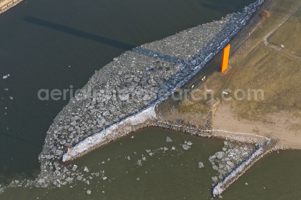 Duisburg from the bird's eye view: Gravel at the Ruhr estuary in North Port in Duisburg in Nordrhein-Westfalen. The Ruhr flows into the Rhine here