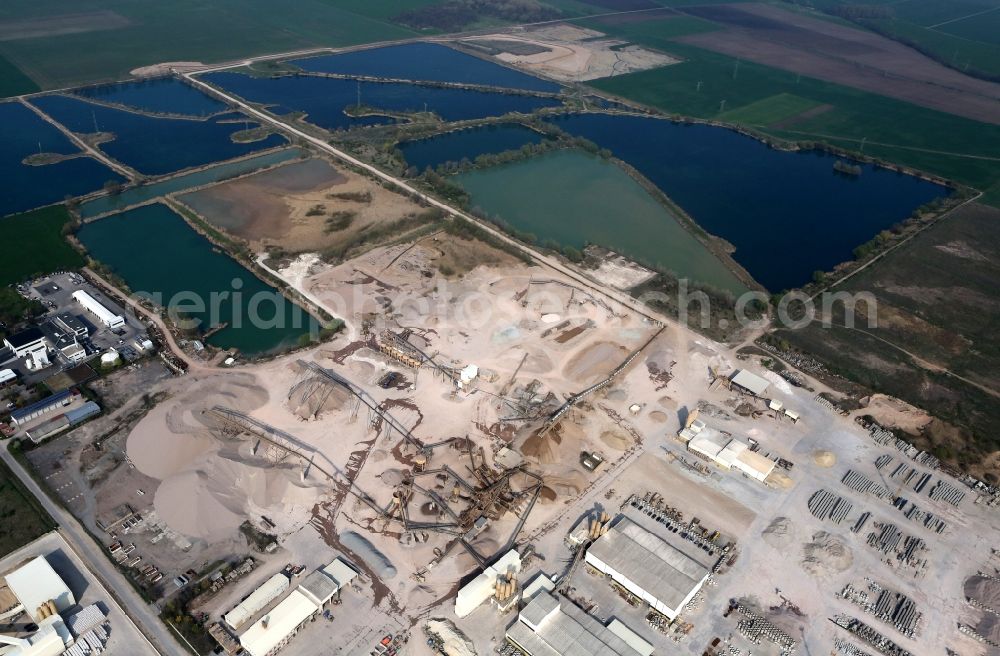 Kühnhausen from the bird's eye view: Gravel and building materials factory of Kimm Baustoffwerke KG at Kühnhausen state of Thuringia