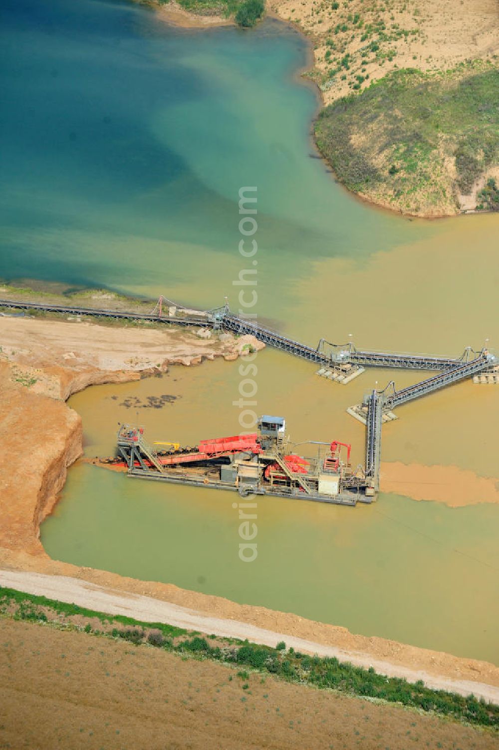 Aerial photograph Gotha - Blick auf das Areal Kieswerk an der Langensalzaer Strasse in Gotha. Gravel mining and building materials production in Gotha.