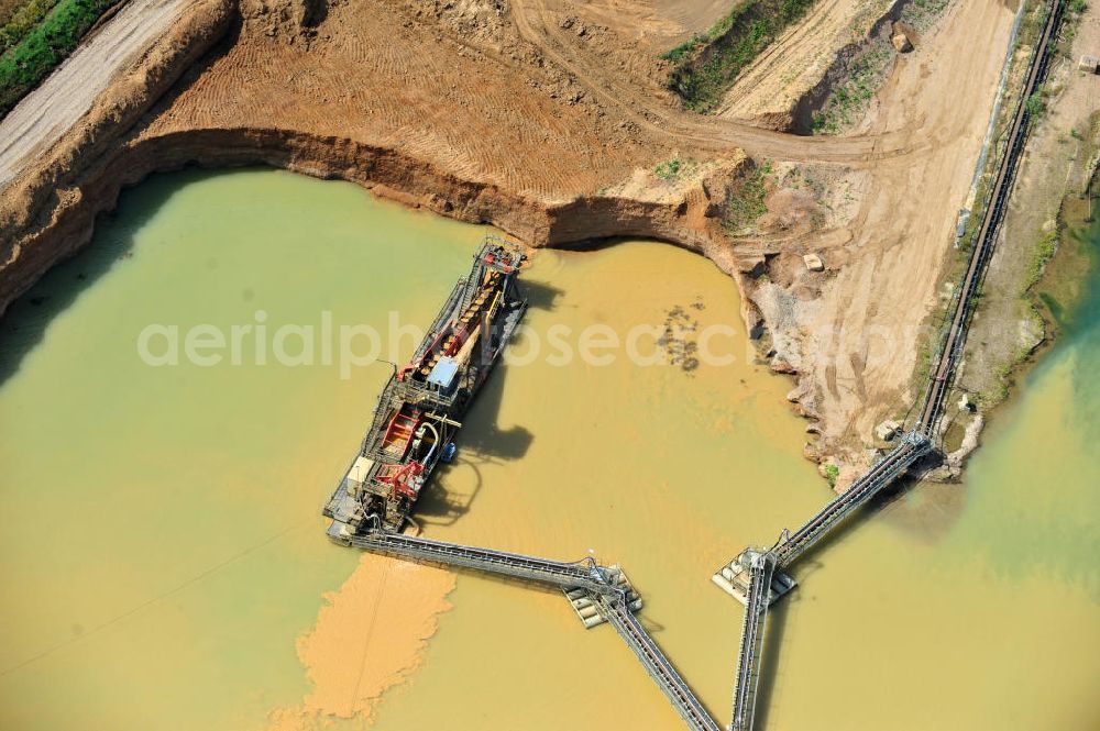 Aerial photograph Gotha - Blick auf das Areal Kieswerk an der Langensalzaer Strasse in Gotha. Gravel mining and building materials production in Gotha.