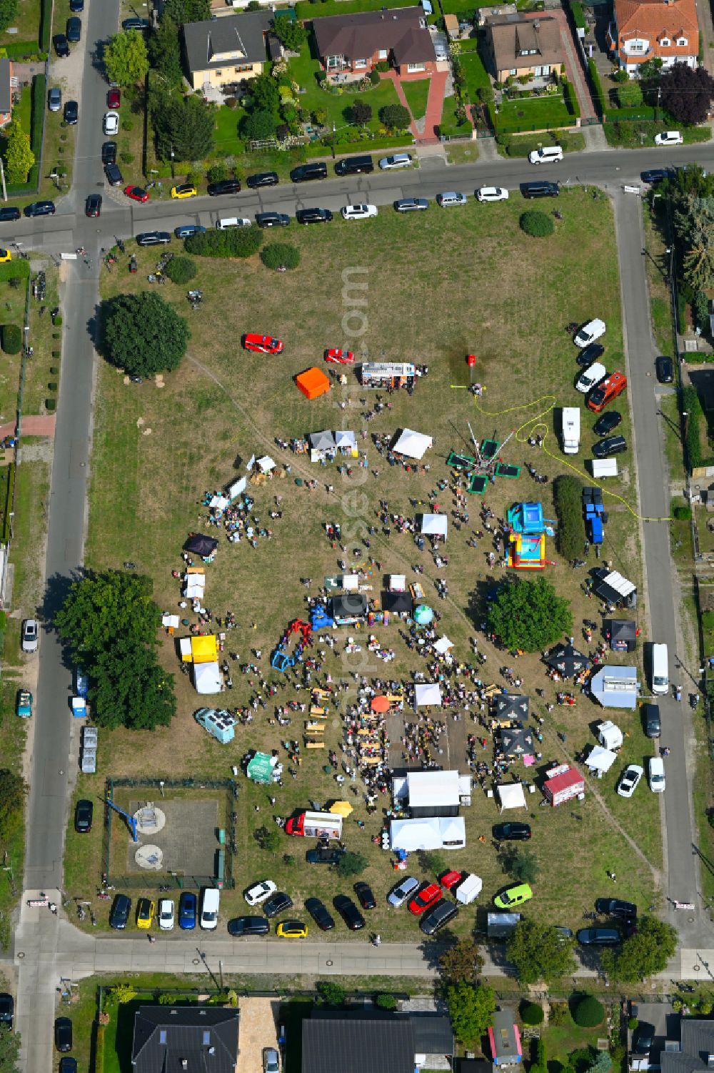 Aerial photograph Berlin - Grounds and participation in the children's and family festival - folk festival on the fairground at Durlacher Platz in Berlin, Germany