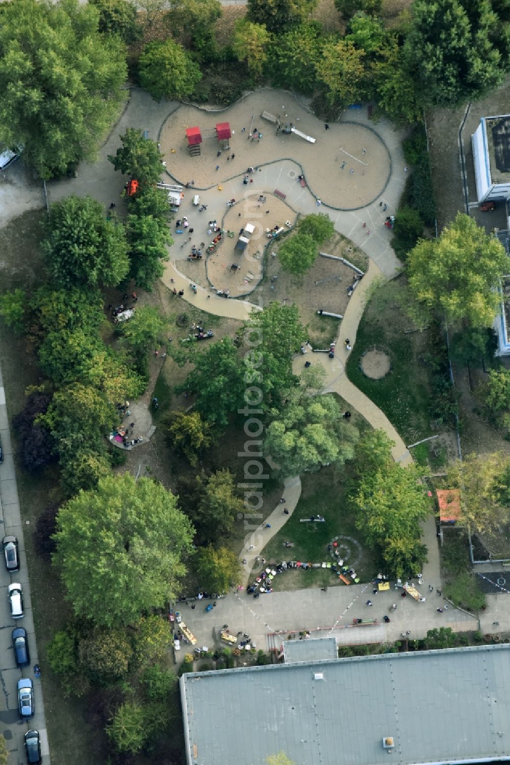 Berlin from above - Park with playground with sandy areas on the Kindergaerten NordOst Zu den Seen on Elsenstrasse in Berlin