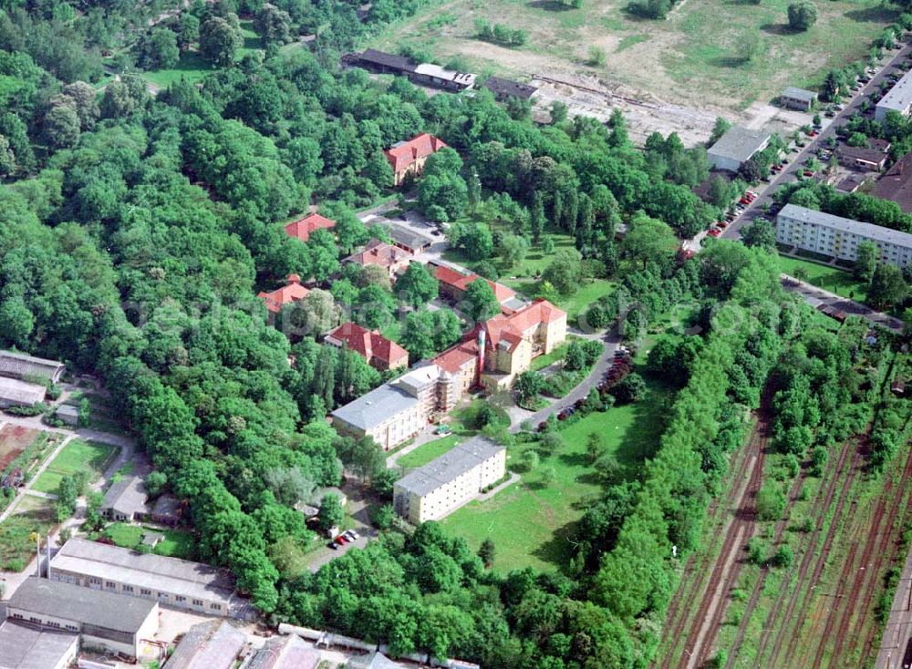 Aerial photograph Berlin - Adlershof - Kinderklinik Lindenhof in Lichtenberg BERLIN 16.Mai 2002