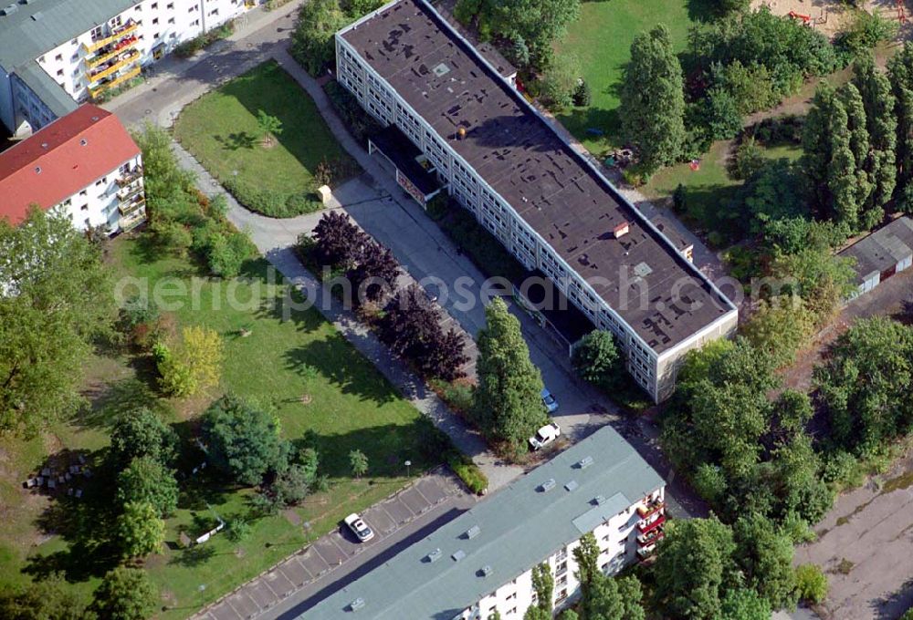 Berlin-Schöneweide from the bird's eye view: Blick auf die Kindertagesstätte Pusteblume des Internationalen Bundes in Berlin-Schöneweide Anschrift: Kindertagesstätte Otto-Krüger-Zeile 6