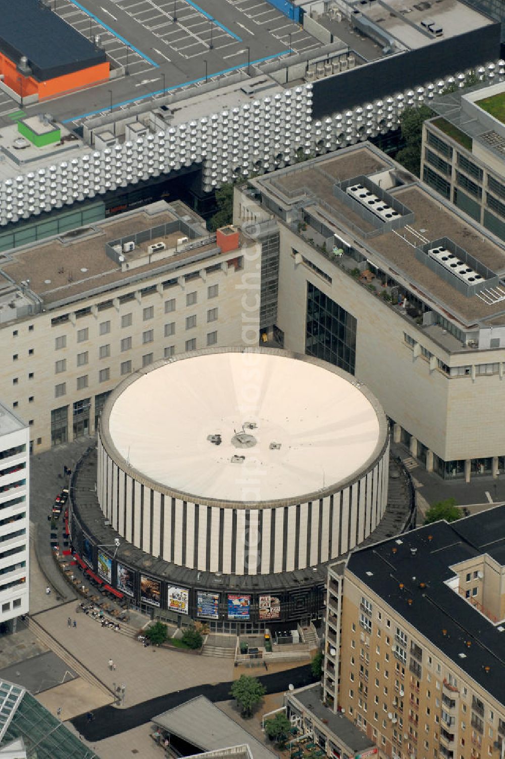 Aerial photograph Dresden - 3D-Kino bzw. Multiplexkino Neues Rundkino Dresden an der Prager Straße in der Dresdner Altstadt / Sachsen. Betreiber ist die Fantasia Film GmbH & Co. Verleih KG.