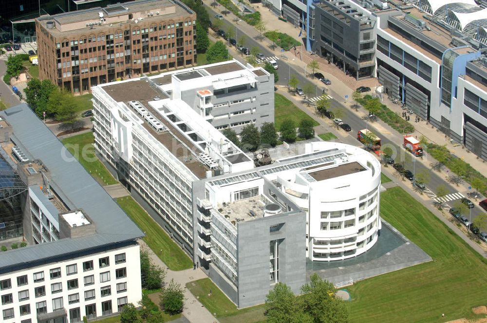 Luxemburg from above - Geschäftshaus in Kirchberg an der Avenue John Fitzgerald Kennedy, Ecke Rue Alphonse Weicker. In Kirchberg liegt das Europäische Viertel oder Europaviertel mit dem Europäischen Gerichtshof.