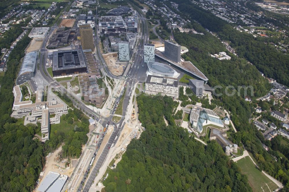 Luxembourg Luxemburg from the bird's eye view: Kirchberg plateau with the buildings of the European Court of Justice, ECJ, to the left of the center. To the right, on both sides of the avenue John. F. Kennedy, two office towers, the Porte de L'Europe. In front of this the Philharmonie, the Robert Schumann Building and the Fort Thuengen with the museums Drai Eechelen and MUDAM (Musee d'art modern Gran Duc Jean)