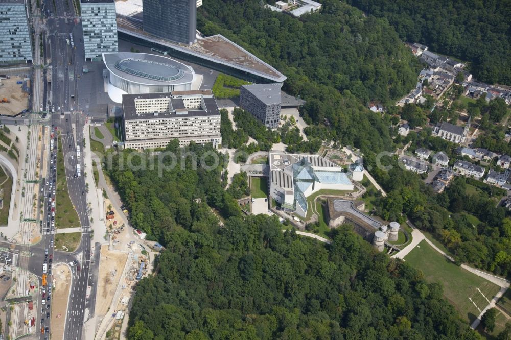 Aerial image Luxembourg Luxemburg - Kirchberg plateau, upper left, on both sides of Avenue John.F. Kennedy, two office towers, the Porte de L'Europe. In Front of this the Philharmonie, the Robert Schumann Building and the Fort Thuengen with the museums Drai Eechelen and MUDAM (Musee d'art modern Gran Duc Jean)