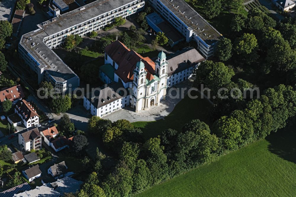 Aerial image München - Building the retirement home on St.-Michael-Strasse and place Johann-Michael-Fischer-Platz in the district Berg am Laim in Munich in the state Bavaria, Germany