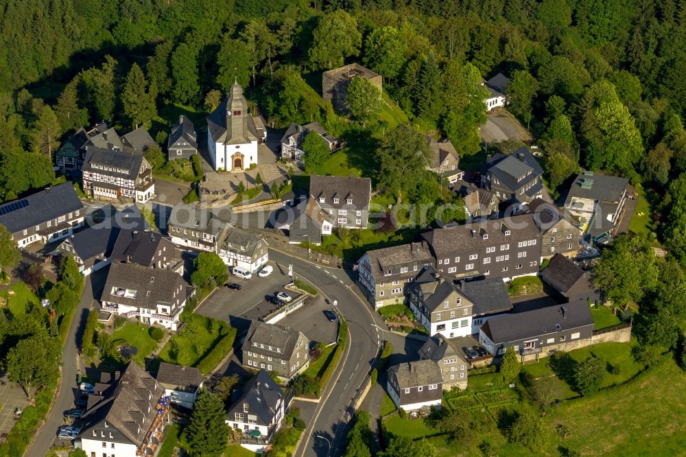 Aerial photograph Schmallenberg OT Nordenau - View of the church Sankt Hubertus in the district of Nordenau in Schmallenberg in the state North Rhine-Westphalia