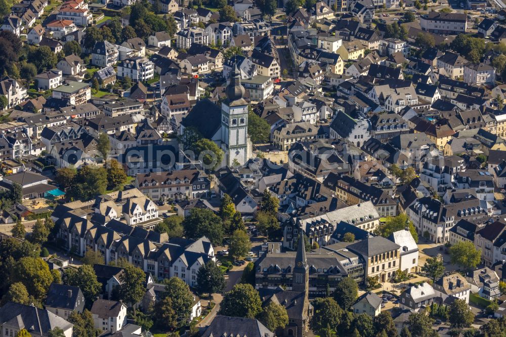 Attendorn from the bird's eye view: Church building St. Johannes Baptist Am Kirchplatz in Attendorn in the state North Rhine-Westphalia, Germany