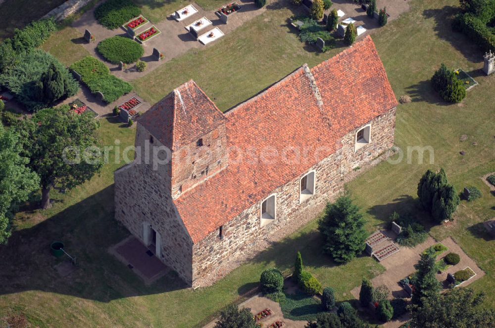 Klein Engersen from the bird's eye view: Blick auf die Kirche am Dorfanger in Klein Engersen. Klein Engersen ist ein Ortsteil der verbandsangehörige Gemeinde Engersen in der Altmark, in Sachsen-Anhalt.