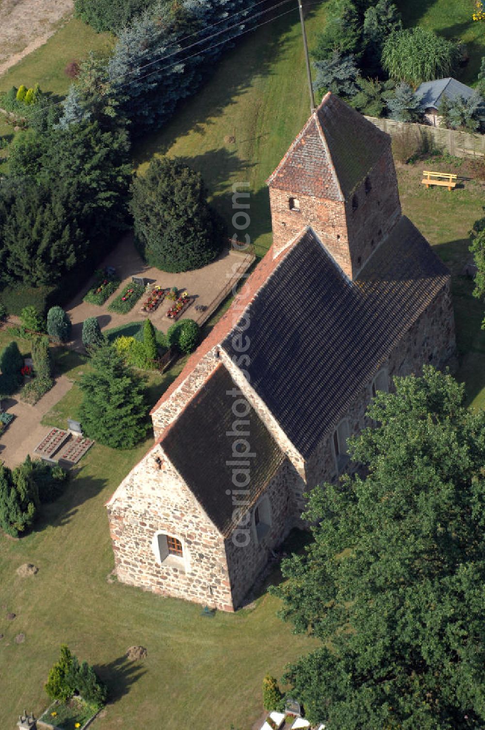 Aerial image Klein Engersen - Blick auf die Kirche am Dorfanger in Klein Engersen. Klein Engersen ist ein Ortsteil der verbandsangehörige Gemeinde Engersen in der Altmark, in Sachsen-Anhalt.