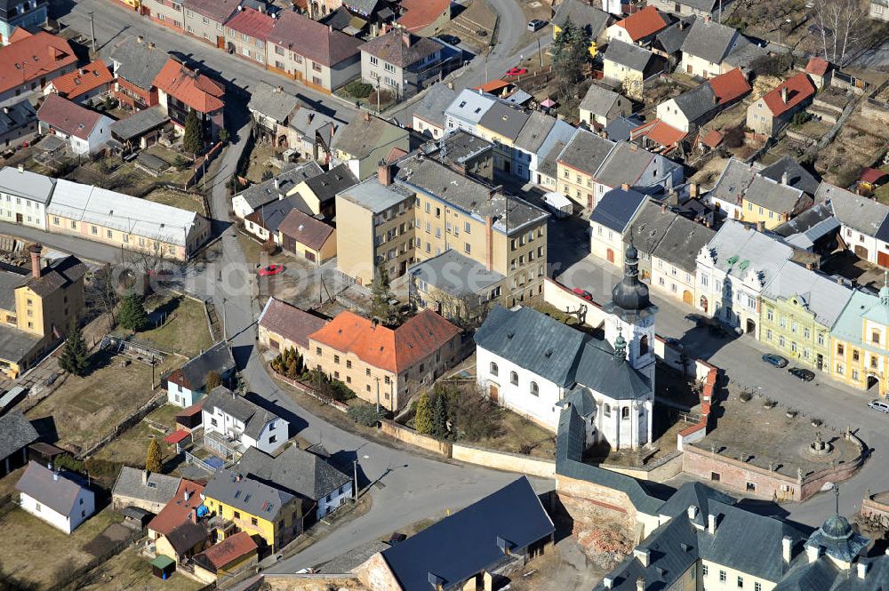 Aerial photograph Manetin - Die Kirche in der Stadt Manetin in der Region Plzensky kraj / Pilsen in Tschechien / Tschechische Republik. The church in the town Manetin in the region Plzensky kraj / Pilsen in Czechia / Czech Republic.