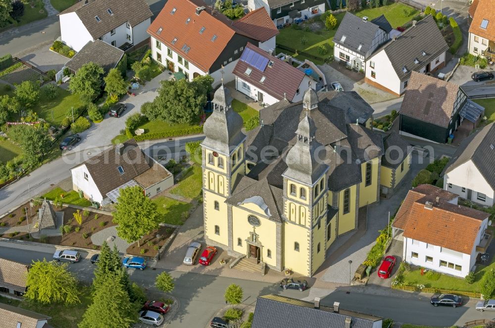 Aerial image Marsberg - Church of St. Mary Magdalene in the center of downtown Marsberg in the Sauerland in North Rhine-Westphalia