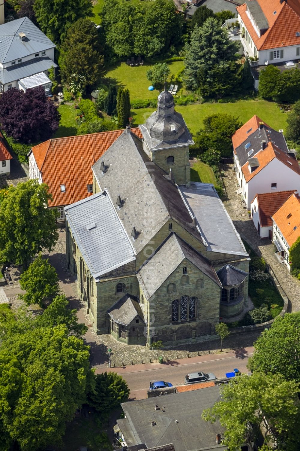 Aerial photograph Soest - Church of Our Lady to the height in the center of the old town in Soest in North Rhine-Westphalia