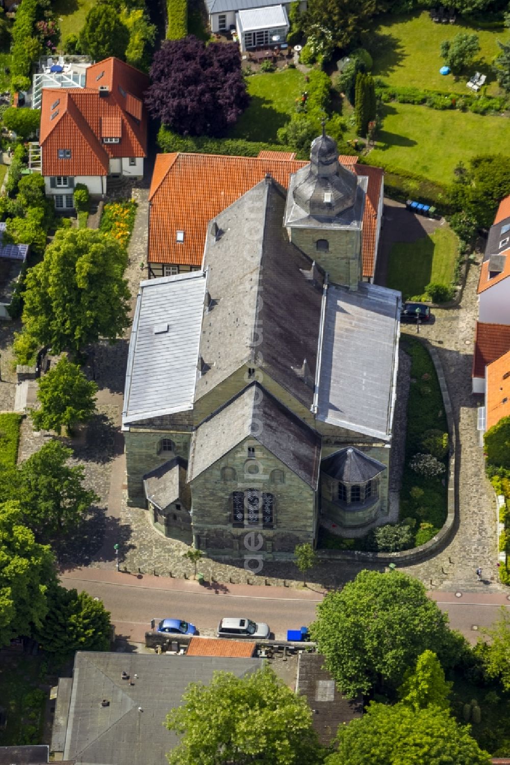 Soest from the bird's eye view: Church of Our Lady to the height in the center of the old town in Soest in North Rhine-Westphalia