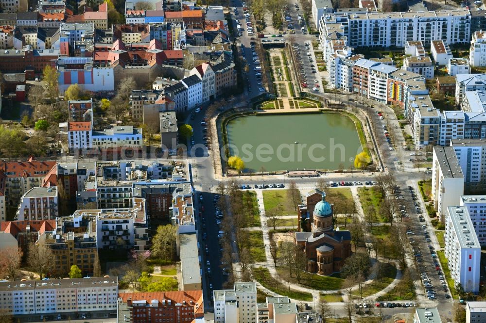 Aerial image Berlin - Church building of the St. Michael Church at Michaelkirchplatz and park Engelbecken in the district Kreuzberg in Berlin, Germany