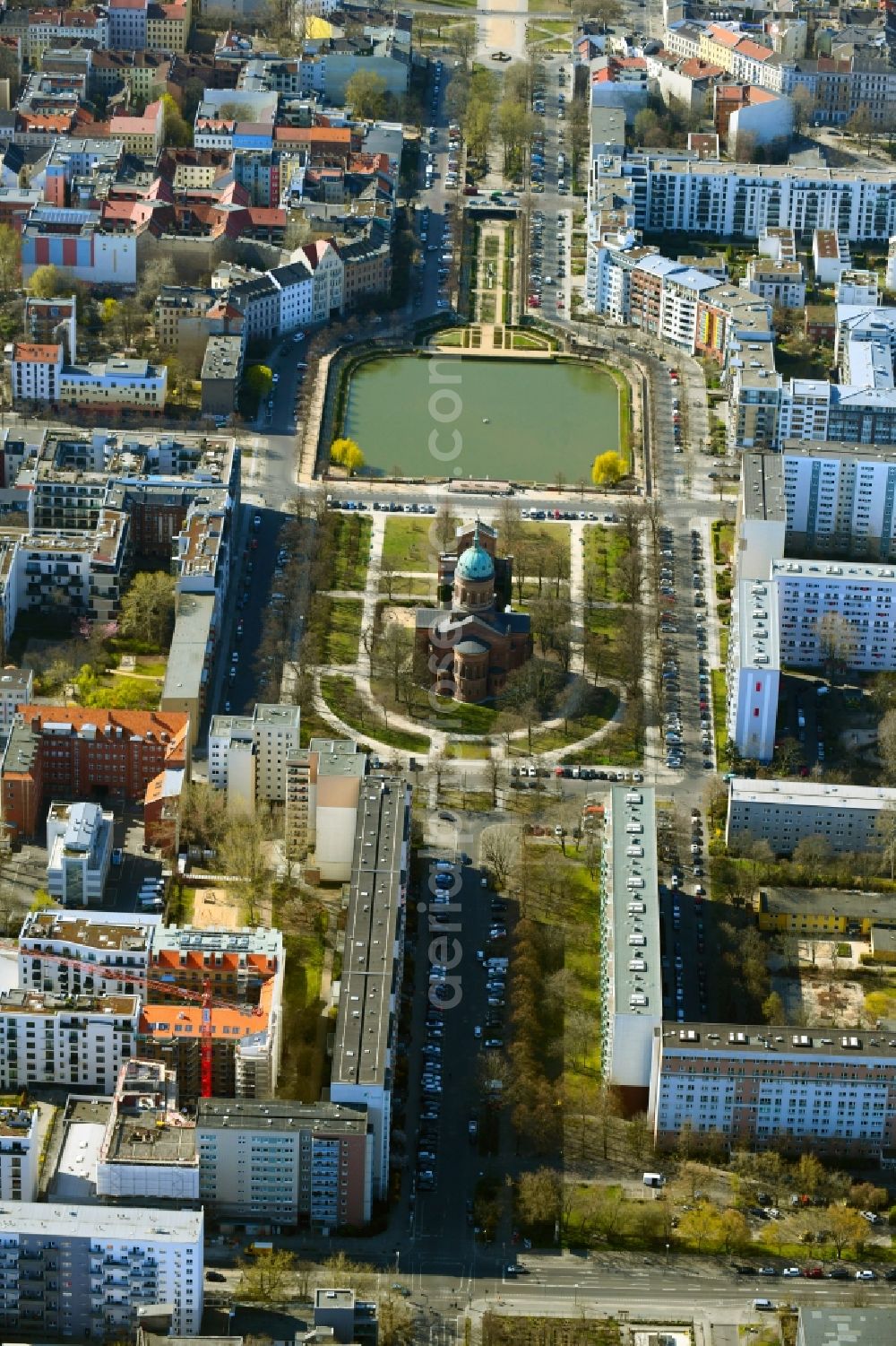 Berlin from the bird's eye view: Church building of the St. Michael Church at Michaelkirchplatz and park Engelbecken in the district Kreuzberg in Berlin, Germany