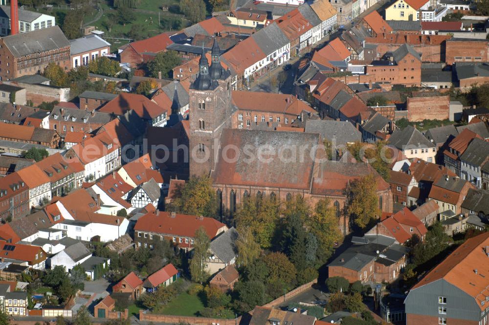 Aerial photograph Seehausen - Blick über Seehausen mit der evangelischen St. Petri Kirche. Seehausen (Altmark) ist eine ehemalige Hansestadt im Landkreis Stendal (Sachsen-Anhalt) in der Altmark. Die Stadt ist Sitz der gleichnamigen Verwaltungsgemeinschaft. Die Ernennung zur Stadt erfolgte 1151. Seehausen war von 1358 bis 1488 Mitglied der Hanse.