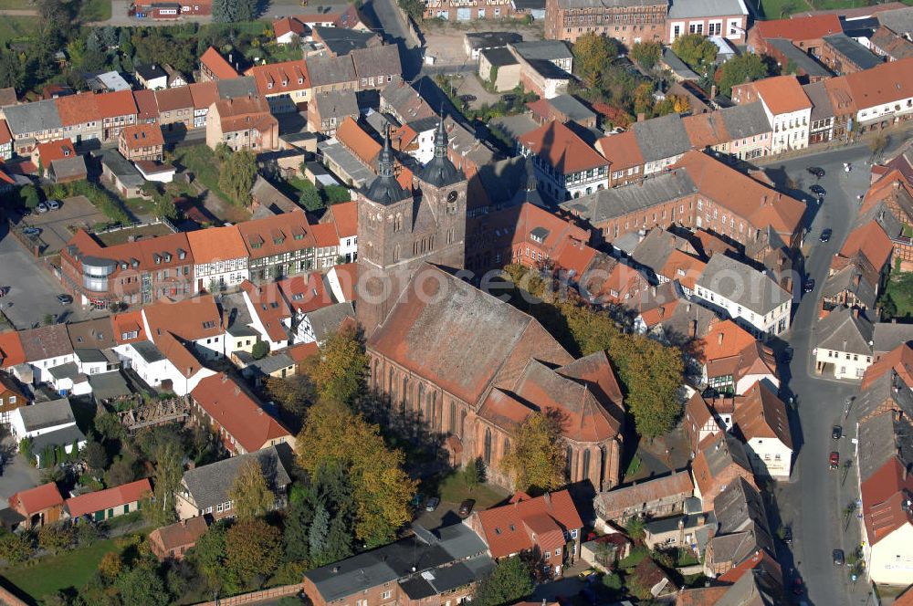 Seehausen from above - Blick über Seehausen mit der evangelischen St. Petri Kirche. Seehausen (Altmark) ist eine ehemalige Hansestadt im Landkreis Stendal (Sachsen-Anhalt) in der Altmark. Die Stadt ist Sitz der gleichnamigen Verwaltungsgemeinschaft. Die Ernennung zur Stadt erfolgte 1151. Seehausen war von 1358 bis 1488 Mitglied der Hanse.