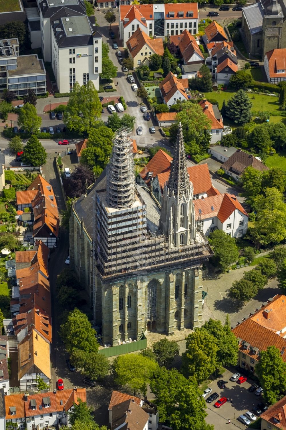 Aerial photograph Soest - Church of Saint Mary of the meadow in the center of the old town in Soest in North Rhine-Westphalia