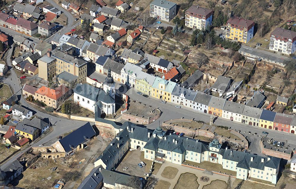 Manetin from the bird's eye view: Das Schloss Manetin und die Kirche in der Stadt Manetin in der Region Plzensky kraj / Pilsen in Tschechien / Tschechische Republik. The castle Manetin and the church in the town Manetin in the region Plzensky kraj / Pilsen in Czechia / Czech Republic.