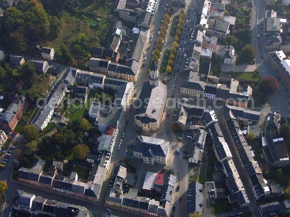 Markneukirchen ( Sachsen ) from above - Kirche im Stadtzentrum von Markneukirchen Die St. Nicolai Kirche befindet sich im Zentrum der Stadt am Markt. Sie wurde 1848 geweiht und beherbergt die einzige Schulze-Orgel Sachsens. Regelmäßig finden hier Konzerte statt.