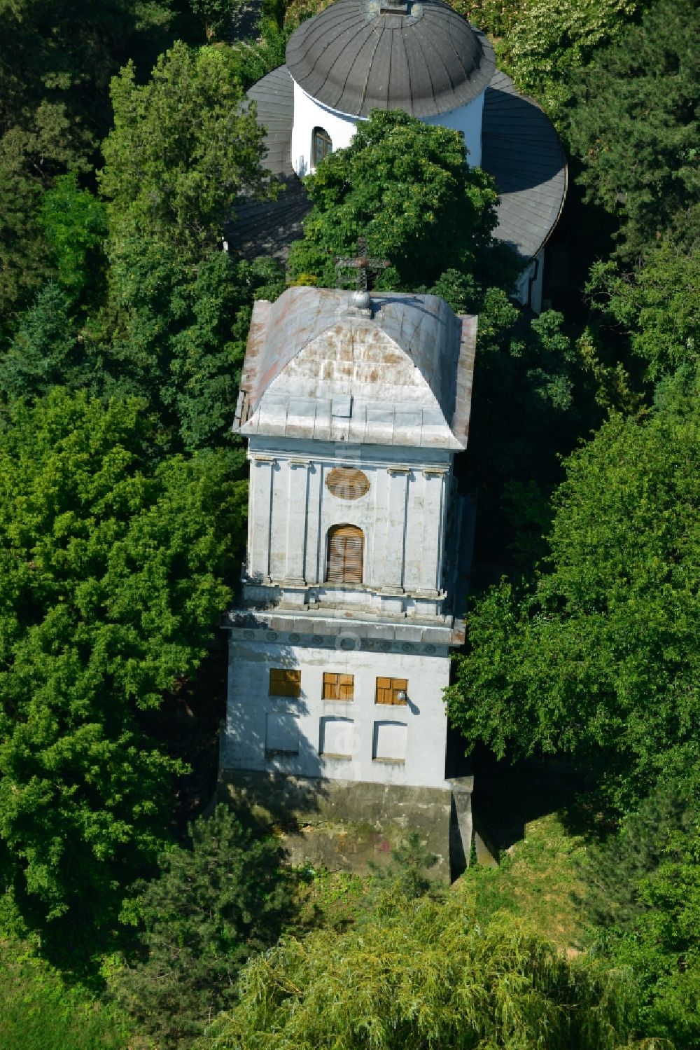 Aerial photograph Bukarest - Church on the banks of Lacul Tei in the city center of the capital, Bucharest, Romania