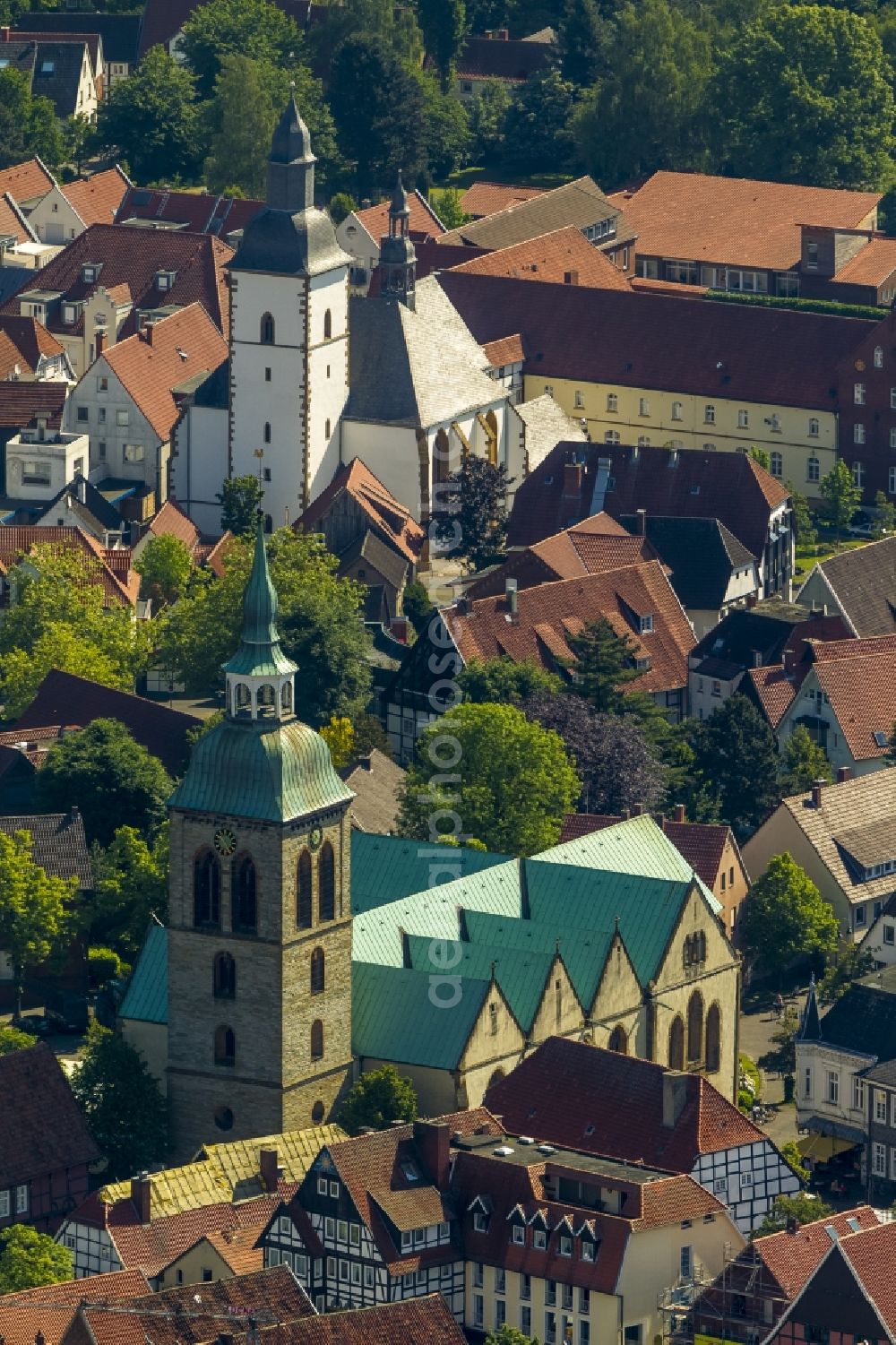 Aerial photograph Rheda-Wiedenbrück - The Saint Aegidius church and the Saint Marien church in the city centre of Rheda-Wiedenbrueck in the state North Rhine-Westphalia.The Saint Aegidius church is located at Kirchplatz and the Saint Marien church in the Birnstrasse