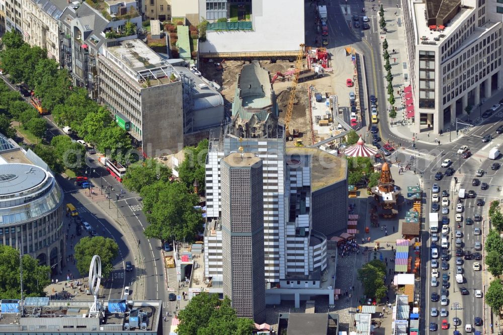 Berlin from the bird's eye view: The Protestant Kaiser William Memorial Church, commonly short memorial church stands on the Breitscheidplatz between the Kurfürstendamm, the Tauentzienstraße and the Budapest street in Berlin's Charlottenburg district. The non-damaged part of the old church is now a museum and war memorial