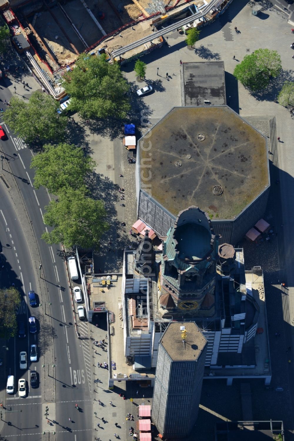 Berlin from the bird's eye view: The Protestant Kaiser William Memorial Church, commonly short memorial church stands on the Breitscheidplatz between the Kurfürstendamm, the Tauentzienstraße and the Budapest street in Berlin's Charlottenburg district. The non-damaged part of the old church is now a museum and war memorial