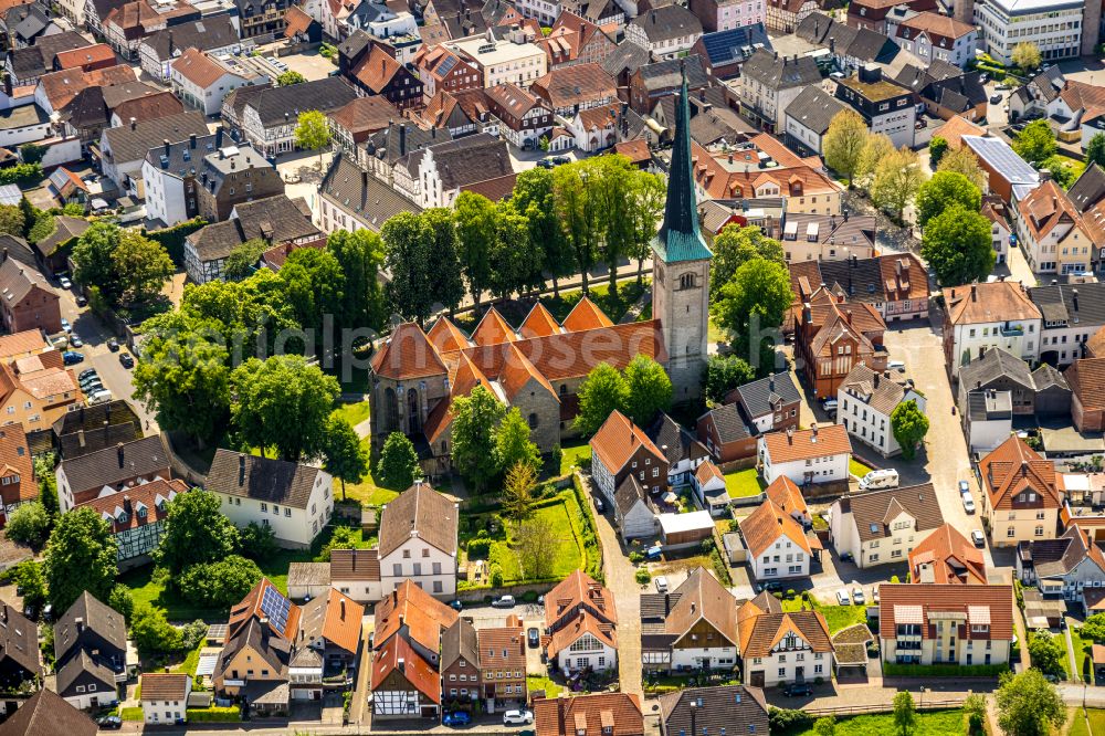 Brakel from the bird's eye view: church building Kath. Kirche St.Michael on place Kirchplatz in Brakel in the state North Rhine-Westphalia, Germany