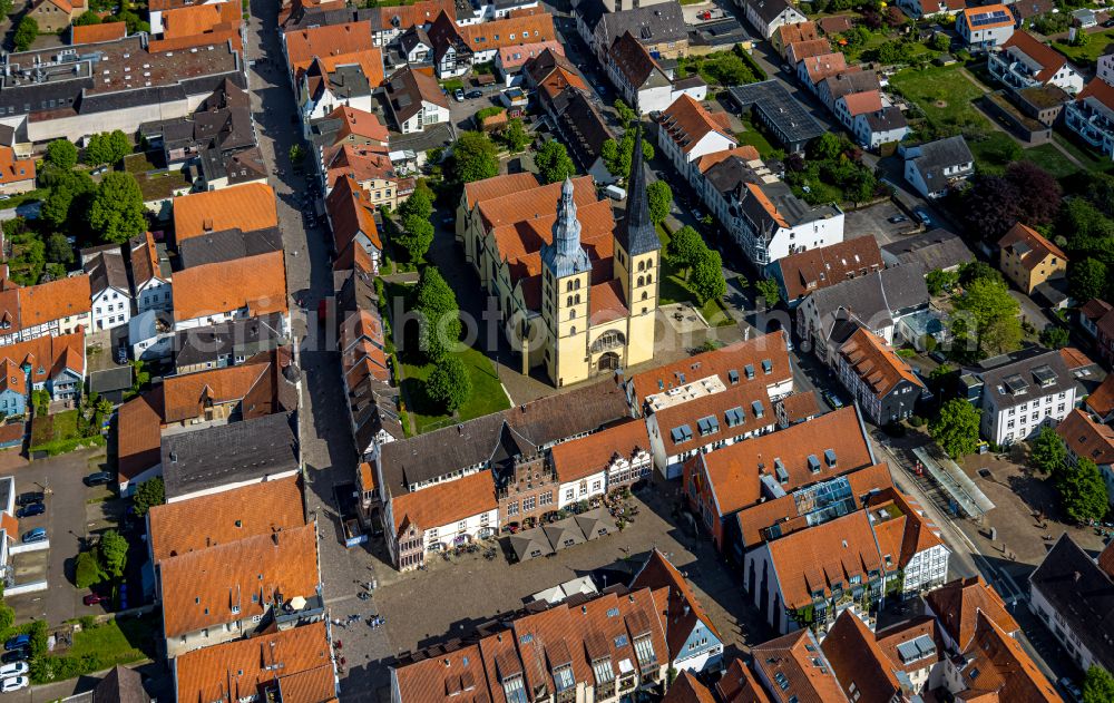 Lemgo from the bird's eye view: Church building of the St. Nicolai-Kirche on Papenstrasse in Lemgo in the state North Rhine-Westphalia, Germany