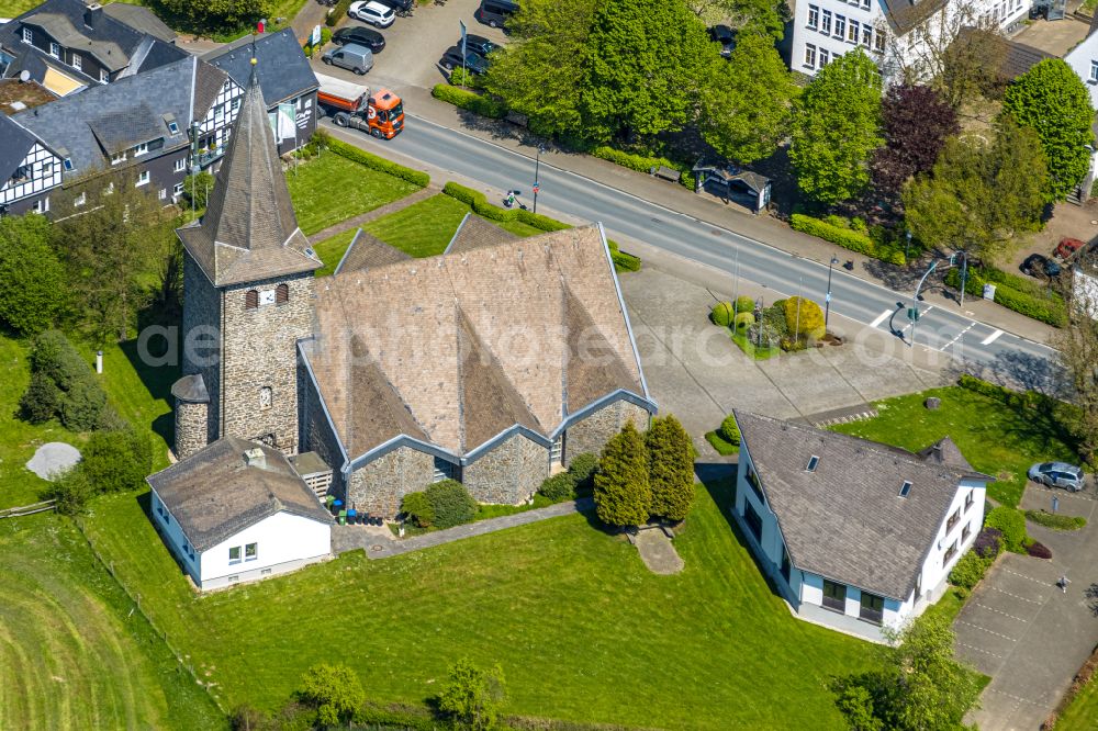 Aerial photograph Wenholthausen - Church building Pfarrkirche St. Caecilia on street Suedstrasse in Wenholthausen at Sauerland in the state North Rhine-Westphalia, Germany