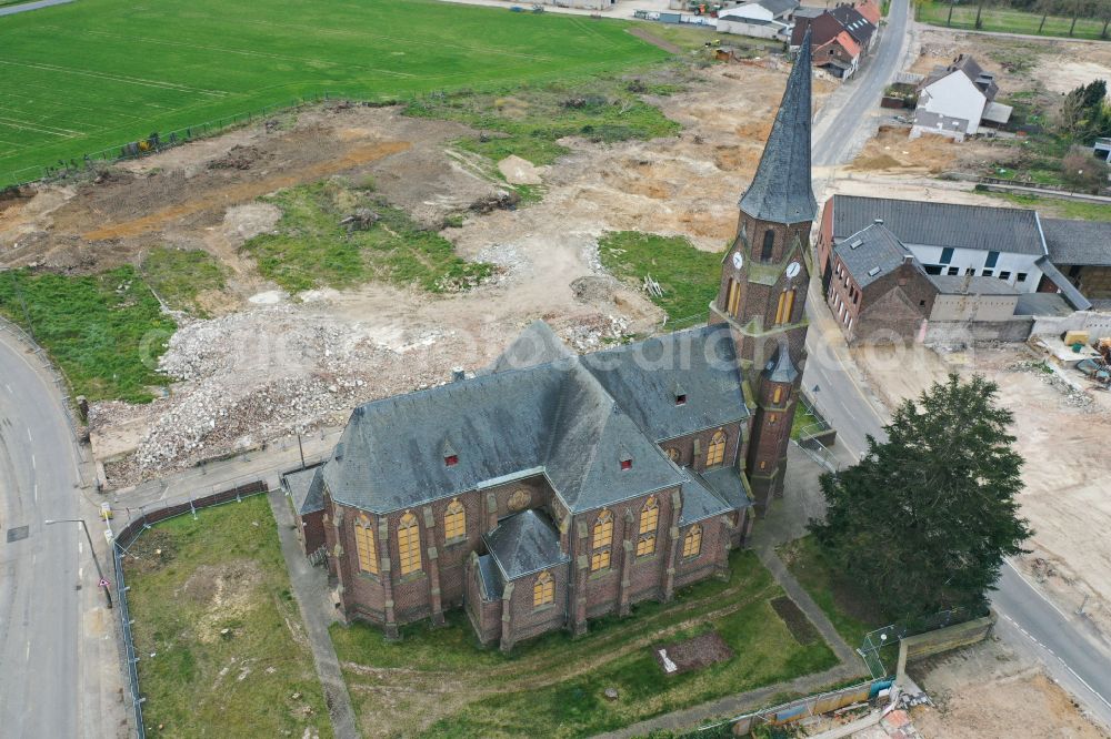 Manheim from above - Church building St. Albanus and Leonhardus on street Buirer Strasse in Manheim in the state North Rhine-Westphalia, Germany