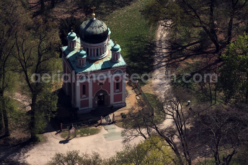 Aerial image Potsdam - Church building Alexan der-Newski-Gedaechtniskirche on park Russische Kolonie in the district Noerdliche Vorstadt in Potsdam in the state Brandenburg