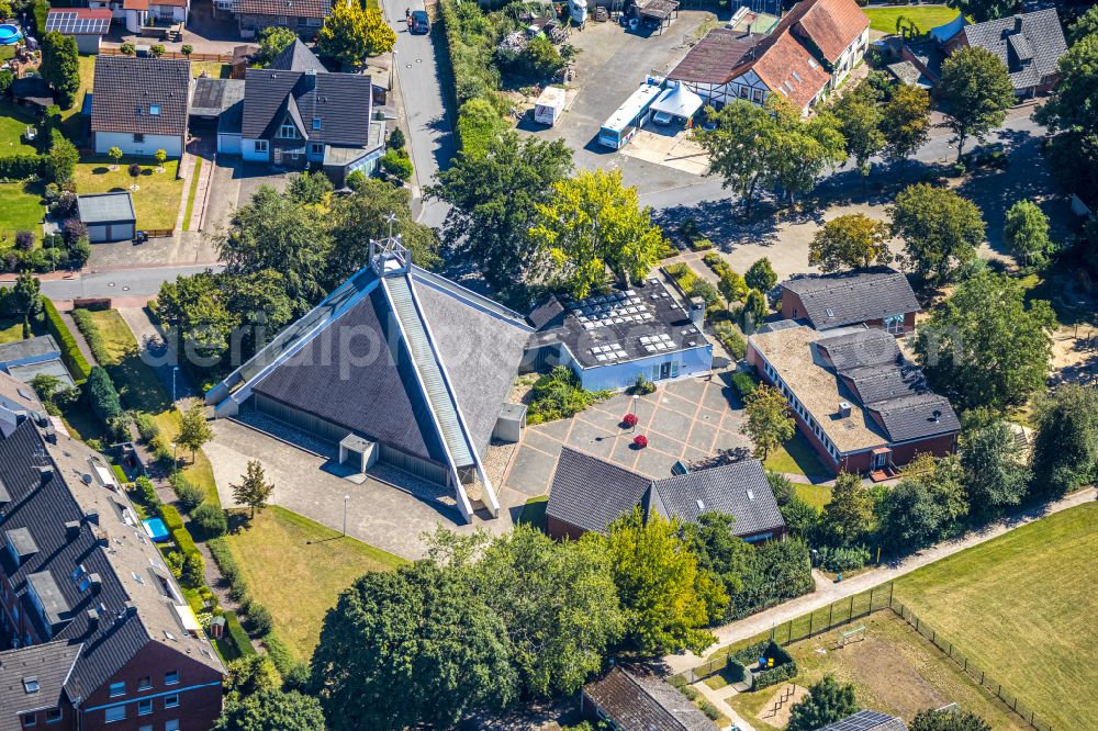 Aerial photograph Altendorf-Ulfkotte - Church building on street Gildenweg in Altendorf-Ulfkotte in the state North Rhine-Westphalia, Germany