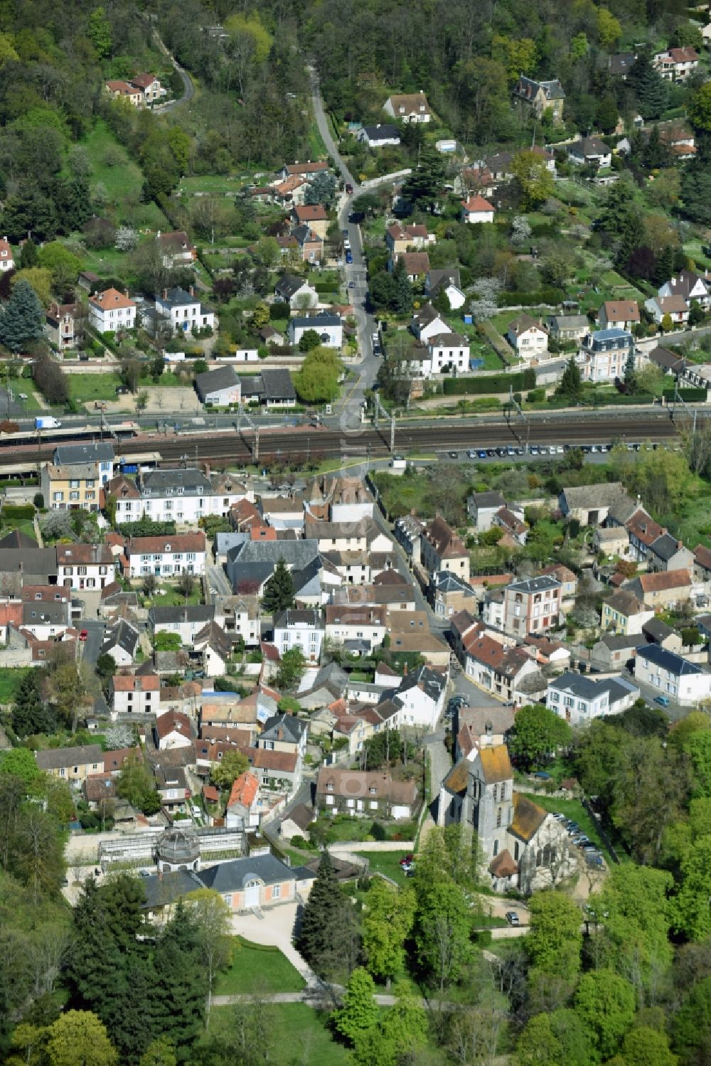 Aerial photograph Chamarande - Church building in Old Town- center of downtown in Chamarande in Ile-de-France, France