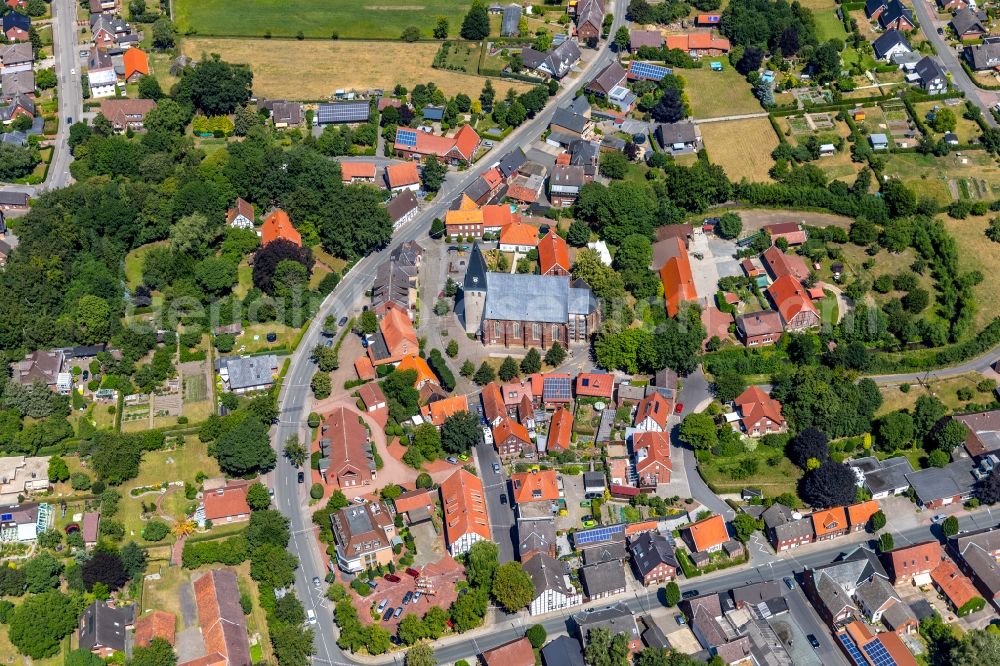 Enniger from the bird's eye view: Church building of St. Mauritius Church in the village centre of Enniger in the federal state of North Rhine-Westphalia, Germany