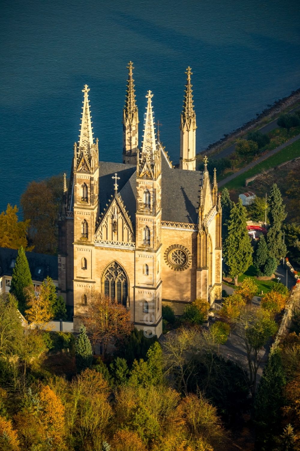 Remagen from the bird's eye view: Church building Apollinariskirche om Apollinarisberg in Remagen in the state Rhineland-Palatinate