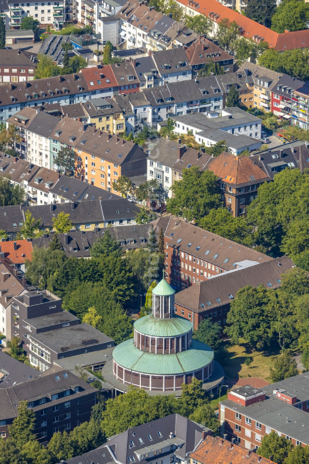 Aerial photograph Essen - Church building Auferstehungskirche on street Steubenstrasse in Essen at Ruhrgebiet in the state North Rhine-Westphalia, Germany