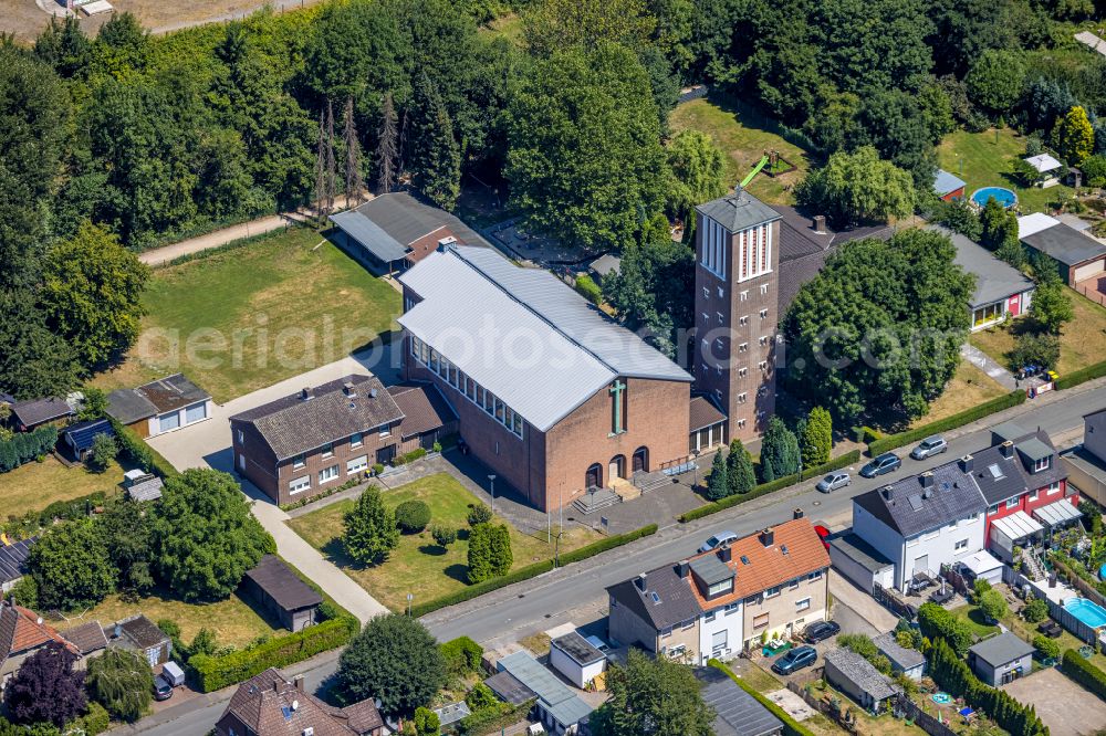 Habinghorst from the bird's eye view: Church building St. Barbara on street In der Wanne in Habinghorst at Ruhrgebiet in the state North Rhine-Westphalia, Germany