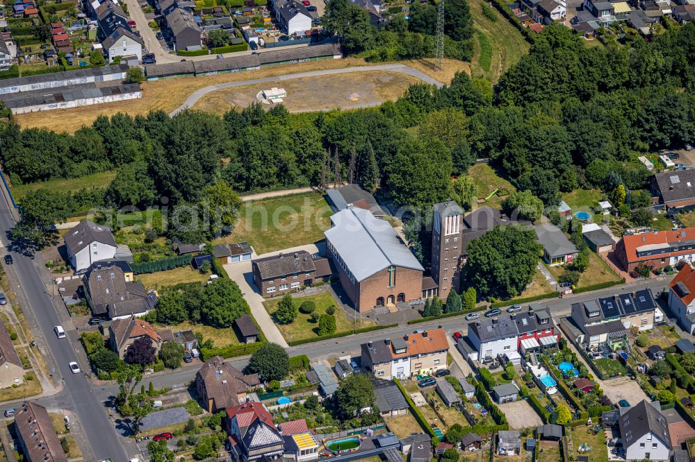 Aerial photograph Habinghorst - Church building St. Barbara on street In der Wanne in Habinghorst at Ruhrgebiet in the state North Rhine-Westphalia, Germany