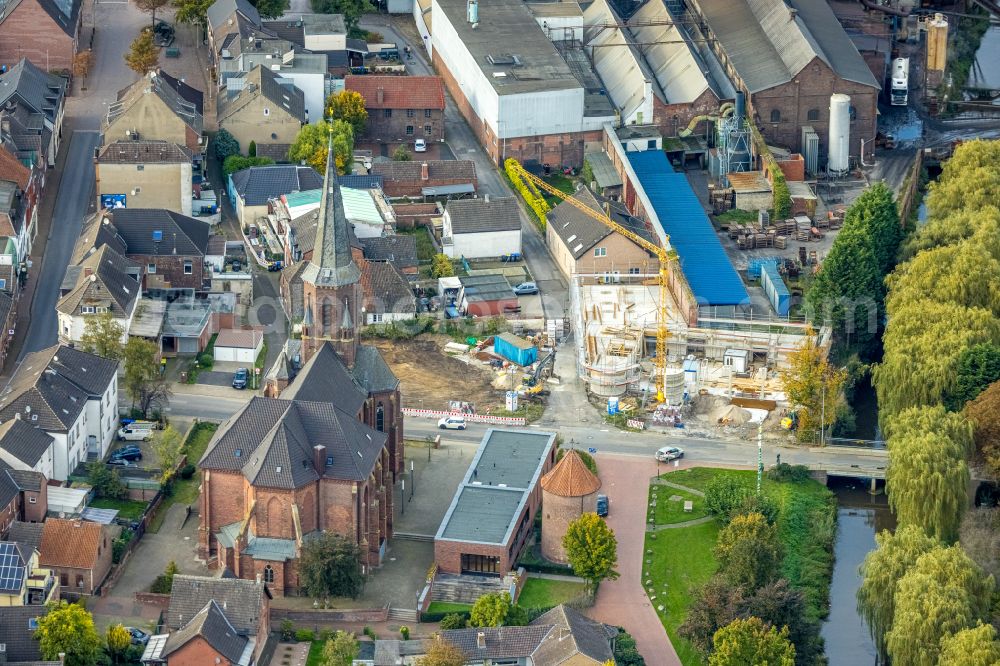 Aerial photograph Isselburg - Church building in St. Bartholomaeus Old Town- center of downtown on street Muensterdeich in Isselburg in the state North Rhine-Westphalia, Germany