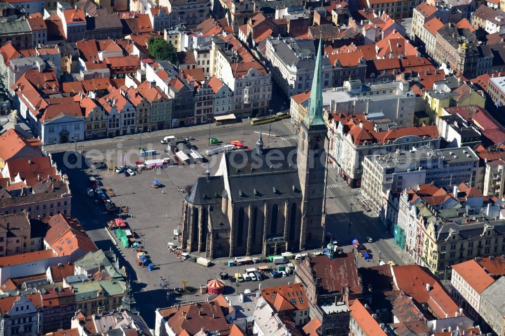 Pilsen from the bird's eye view: Church building in St.-Bartholomaeus-Kathedrale on place Republiky Old Town- center of downtown in Pilsen in , Czech Republic