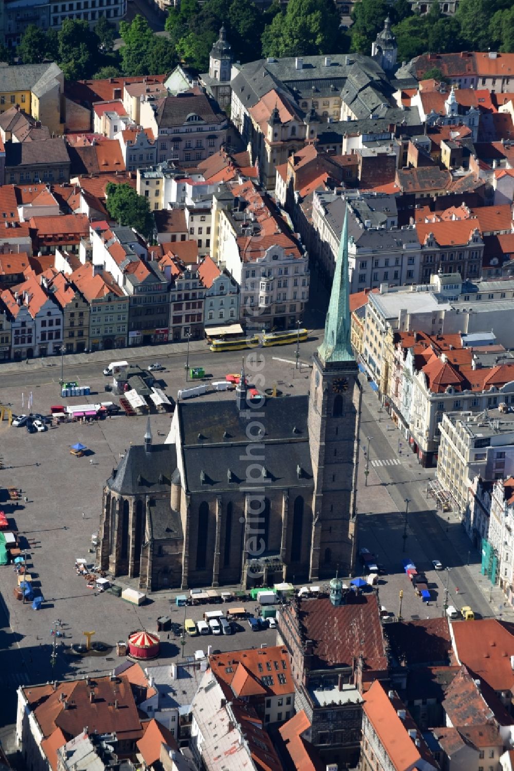 Aerial photograph Pilsen - Church building in St.-Bartholomaeus-Kathedrale on place Republiky Old Town- center of downtown in Pilsen in , Czech Republic